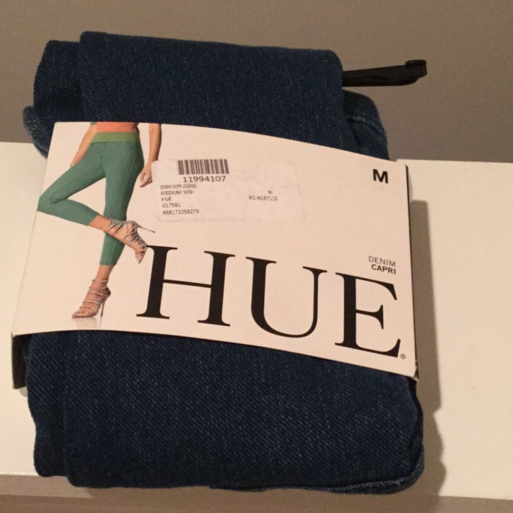 HUE DENIM CAPRI SIZE MED NWT